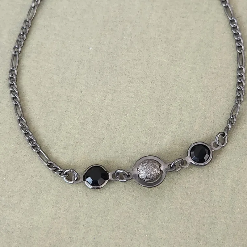 PULSEIRA RÓDIO NEGRO PEDRAS NEGRAS E BOLINHA