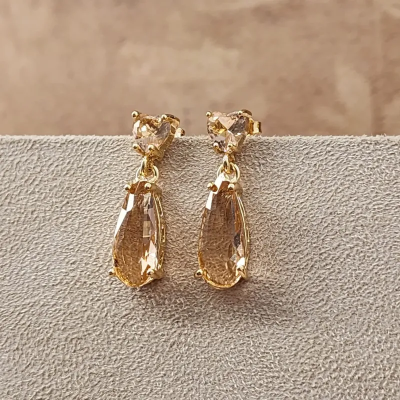 BRINCO DOURADO PEDRAS CORAÇÃO GOTA CITRINO