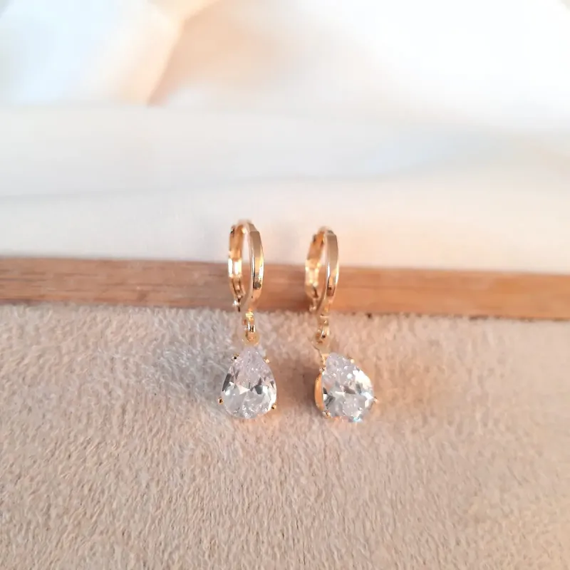 ARGOLINHA DOURADA PINGENTE GOTA CRISTAL