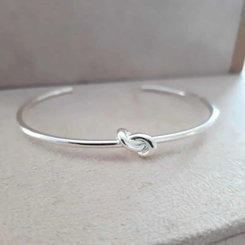 BRACELETE BANHO PRATA DETALHE NÓ