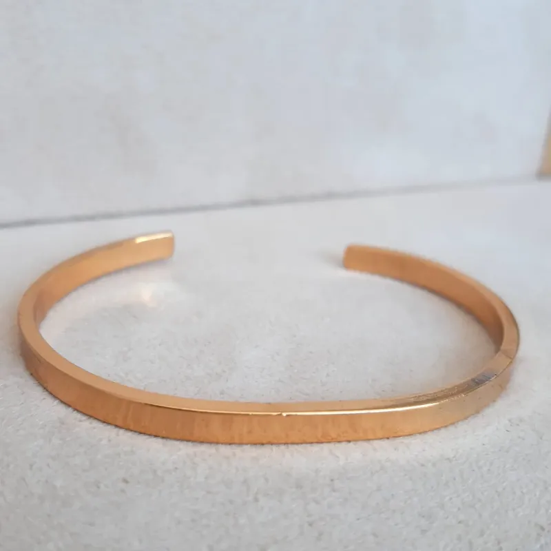 BRACELETE DOURADO TUBO QUADRADO