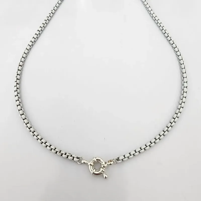 COLAR RESINA BRANCO COM FECHO BOIA PRATA