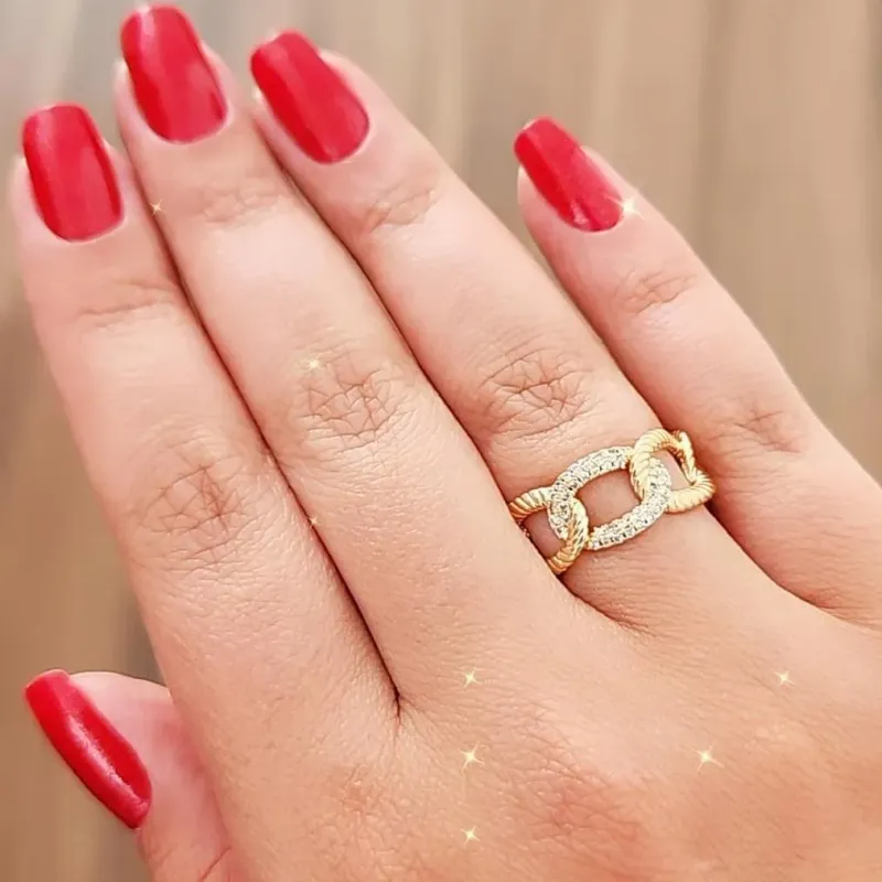 ANEL DOURADO CORRENTE CRAVEJADO EM UM ELO