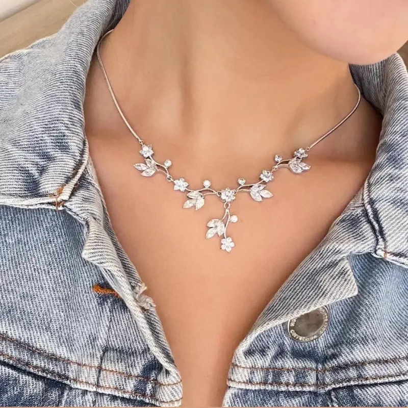 COLAR SUPER DELICADO FOLHAS RÓDIO BRANCO - ZIRCÔNIA CRISTAL