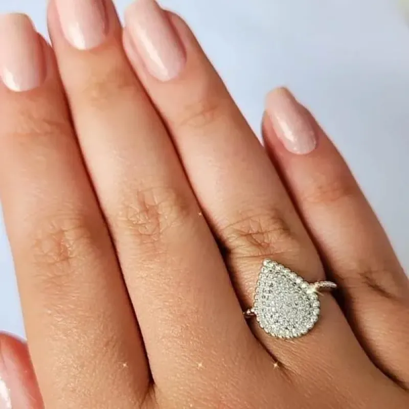 ANEL GOTA CRAVEJADO EM MICROZIRCÔNIAS CRISTAL