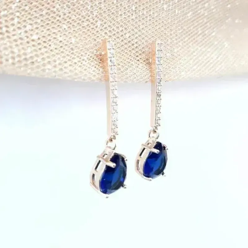BRINCO DOURADO GOTA ZIRCÔNIA SAFIRA