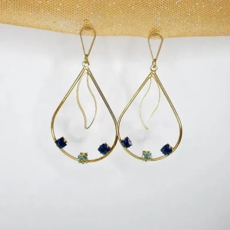BRINCO GOTA COM ZIRCÔNIAS AZUIS