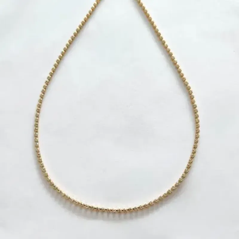 COLAR DOURADO CORRENTE CRAVEJADA EM MICROZIRCÔNIAS CRISTAL