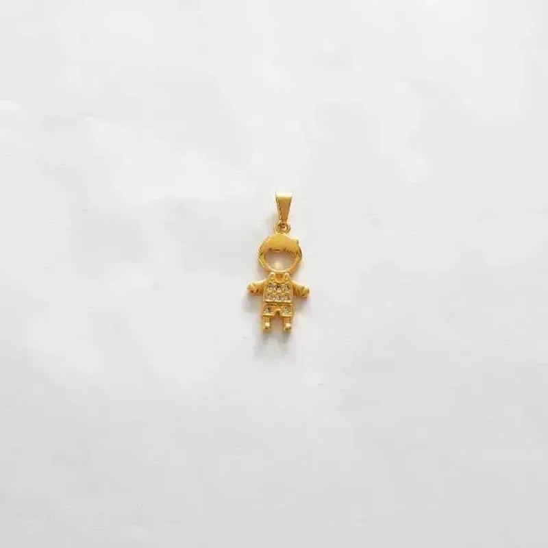 PINGENTE DOURADO MENINO CRAVEJADO ZIRCÔNIAS CRISTAL
