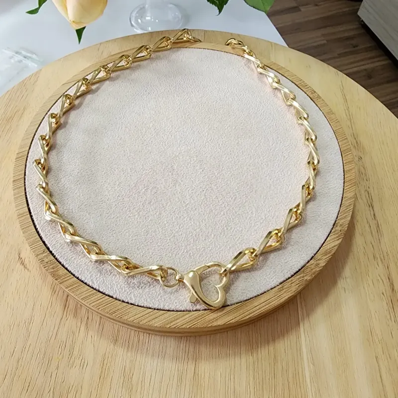 COLAR DOURADO ELOS FECHO CORAÇÃO