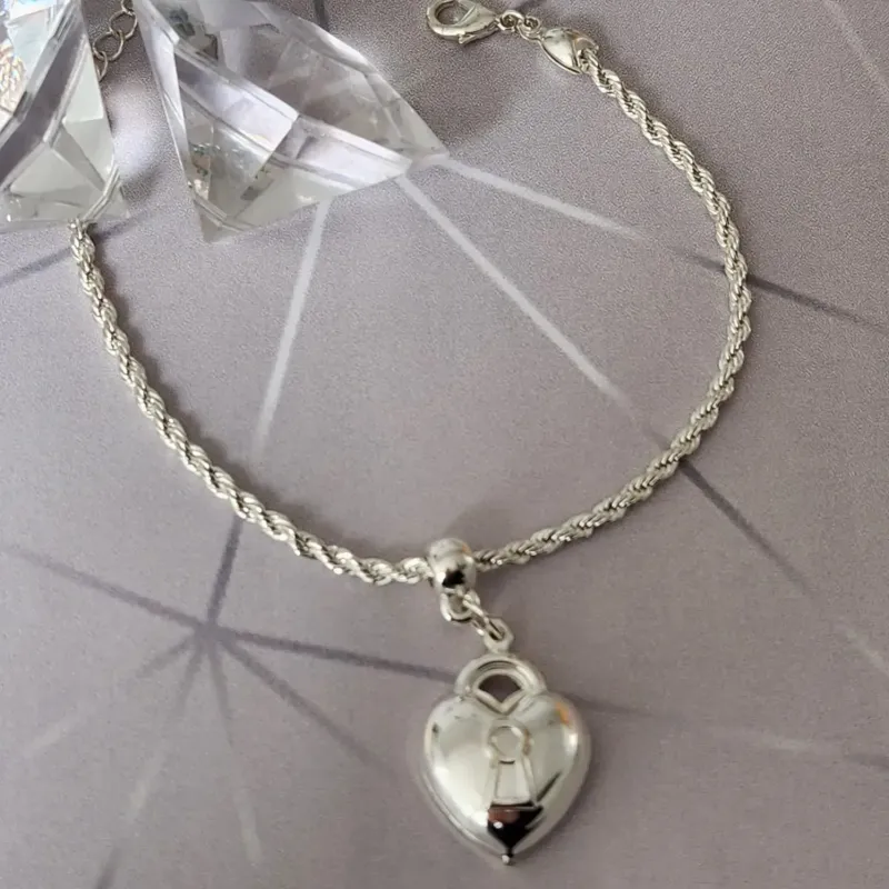 PULSEIRA RÓDIO BRANCO PINGENTE  CADEADO DE CORAÇÃO