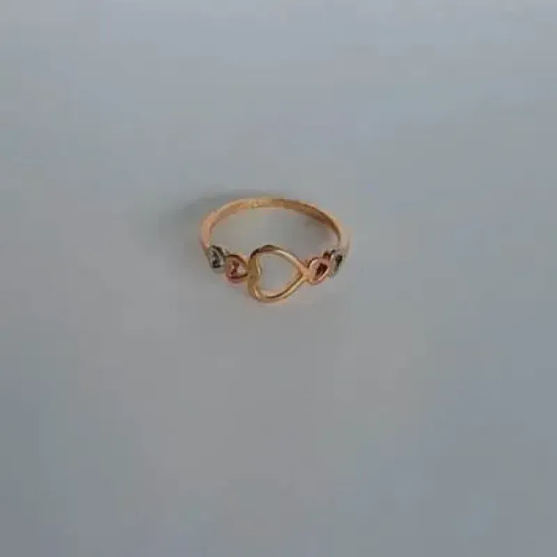 ANEL CORAÇÕES VAZADOS BANHO TONS AMARELO, VERMELHO E BRANCO