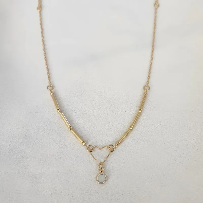 COLAR DOURADO COM PINGENTE DE CORAÇÃO E PINGO DE LUZ