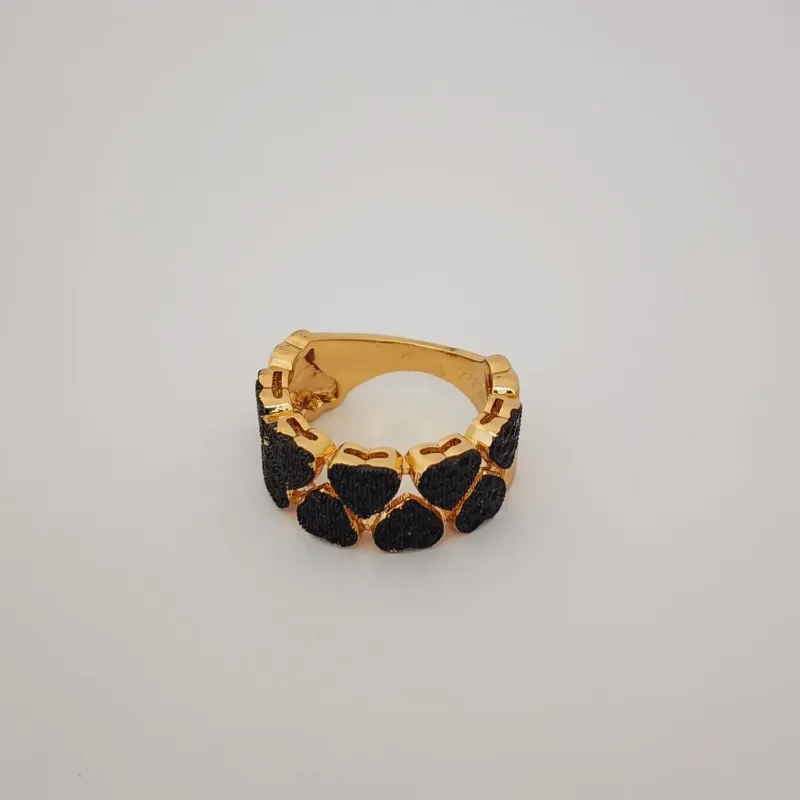 ANEL DOURADO CORAÇÕES CRAVEJADOS PRETO