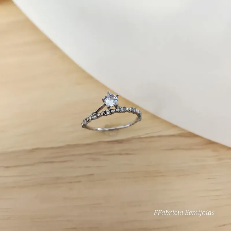 ANEL PRATA 925 CRAVEJADO MICROZIRCÔNIAS CRISTAL