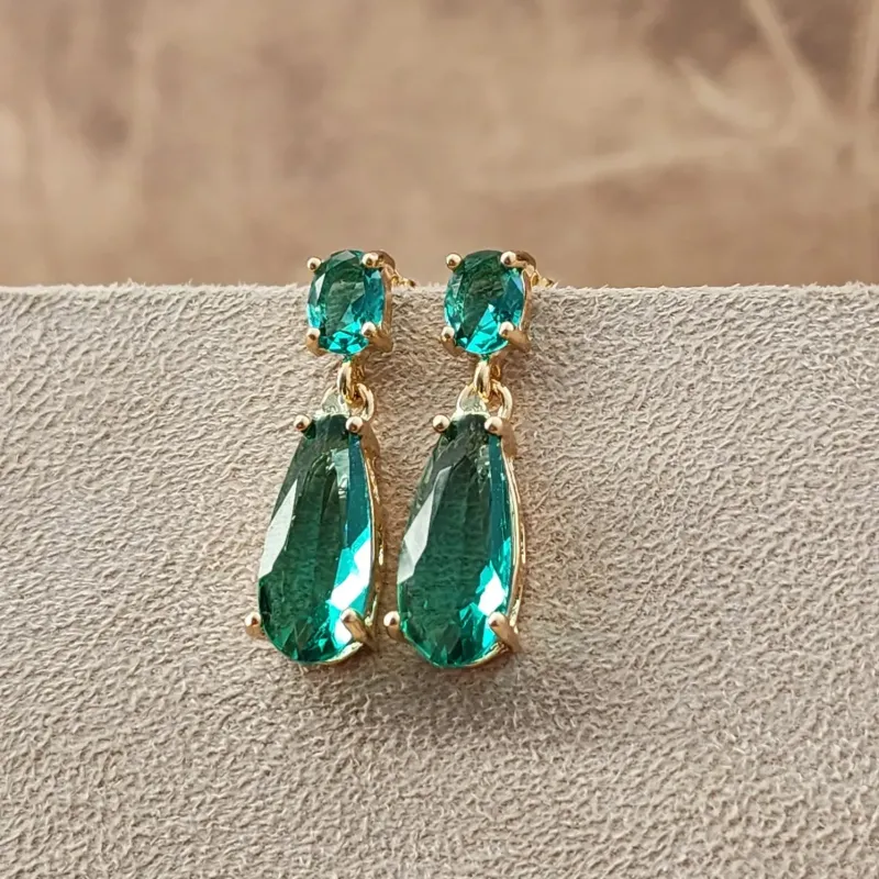 BRINCO DOURADO PEDRAS GOTA ESMERALDA