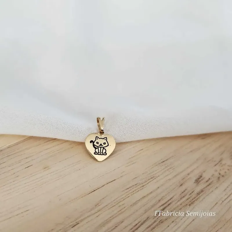 PINGENTE DOURADO CORAÇÃO GATO