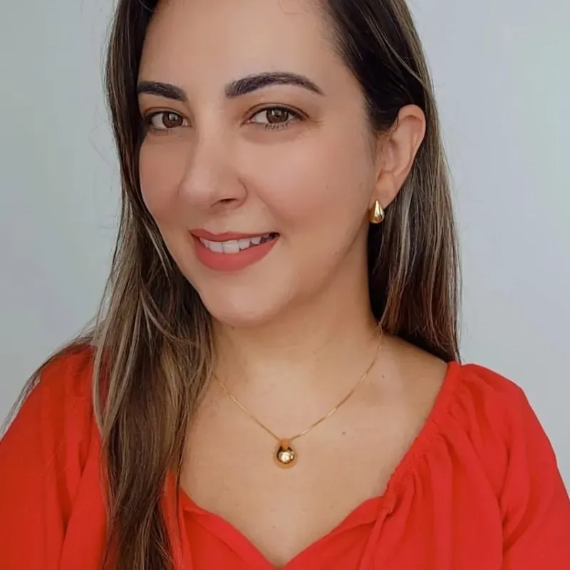 CONJUNTO COLAR COM PINGENTE E BRINCOS GOTA
