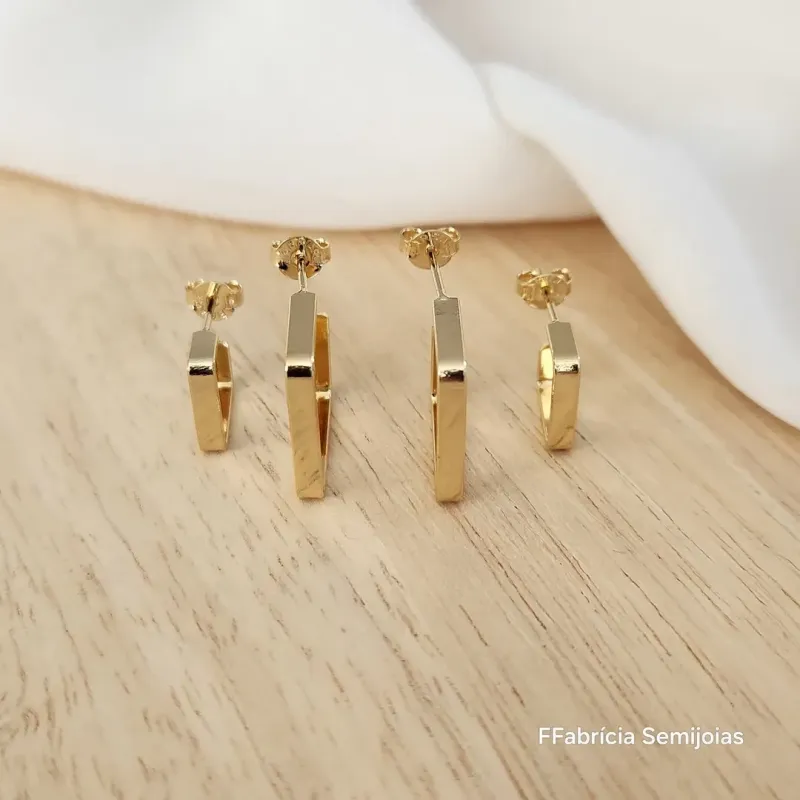 DUPLA DE BRINCOS ESTILO ARGOLA QUADRADA DOIS TAMANHOS