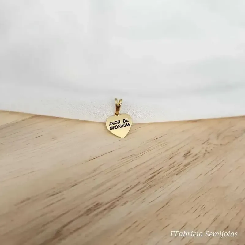PINGENTE DOURADO CORAÇÃO AMOR DE MADRINHA
