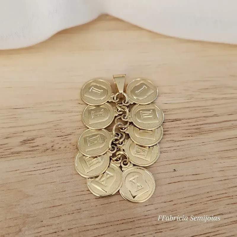 PINGENTE DOURADO OS DEZ MANDAMENTOS
