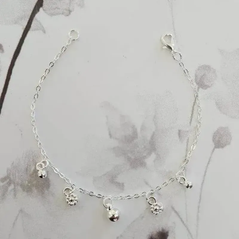 PULSEIRA PINGENTES BOLAS E FLORES