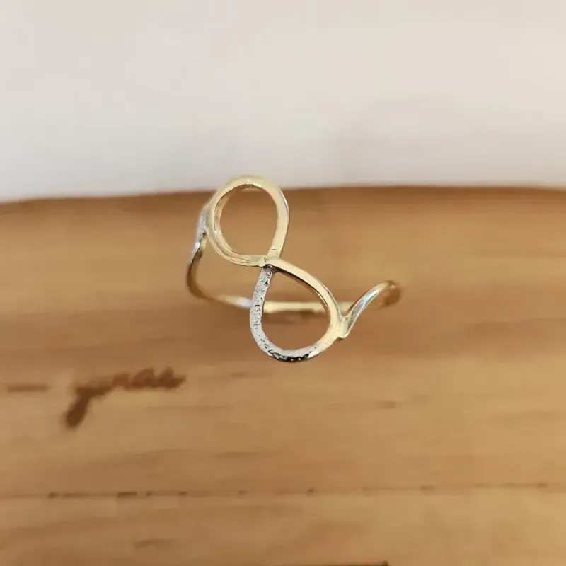 ANEL INFINITO COM DETALHES PRATA ORIZONTAL