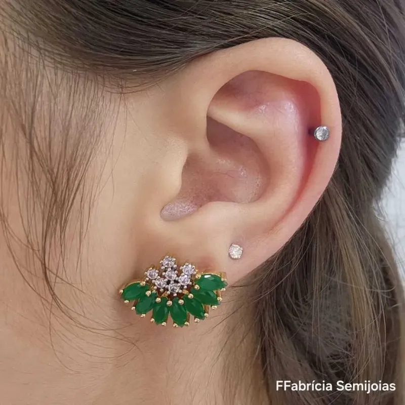 BRINCO DOURADO LEQUE ZIRCÔNIAS NAVETES VERDE