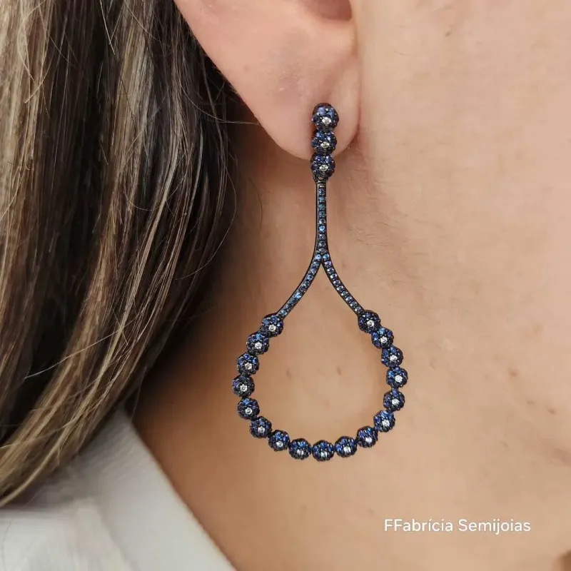 BRINCO FESTA RÓDIO NEGRO CRAVEJADO MICROZIRCÔNIAS SAFIRA