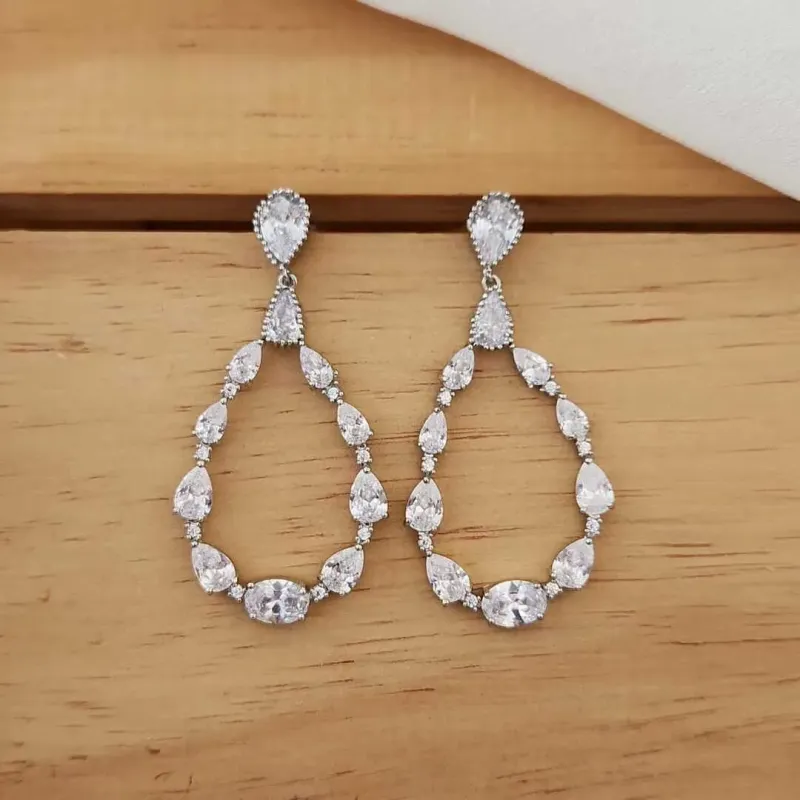 BRINCO FESTA RÓDIO BRANCO GOTA ZIRCÔNIAS CRISTAL