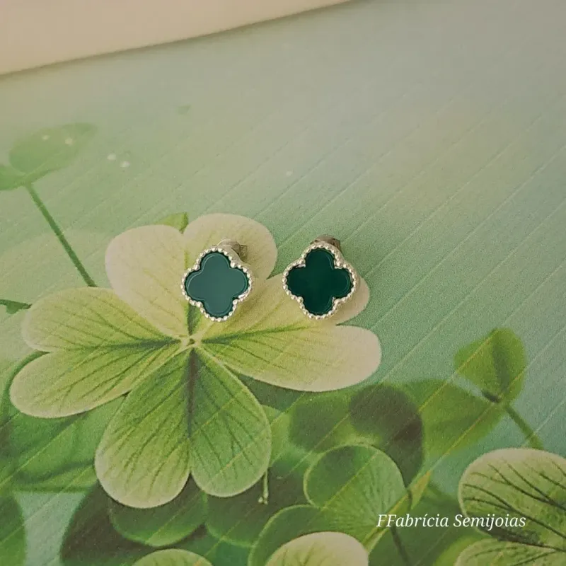 BRINCOS TREVO DE QUATRO FOLHAS VERDE BANHO DE PRATA