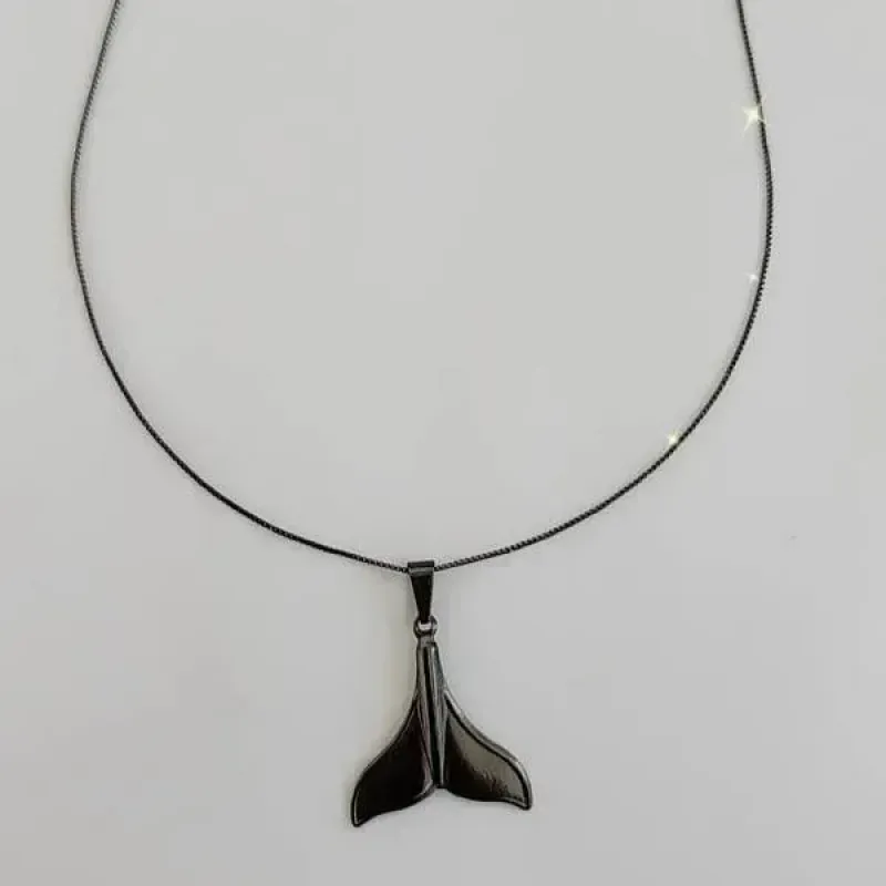 COLAR COM PINGENTE RÓDIO NEGRO RABO DE SEREIA