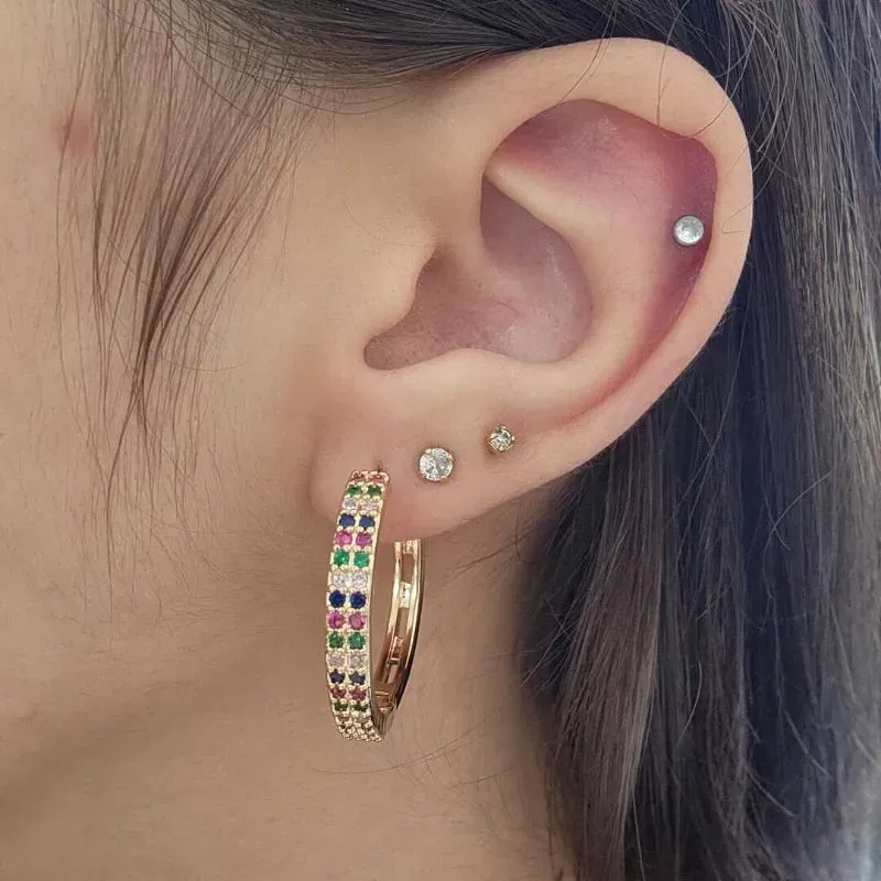 BRINCO ARGOLA MÉDIA CRAVEJADO EM MICROZIRCÔNIAS COLORIDO