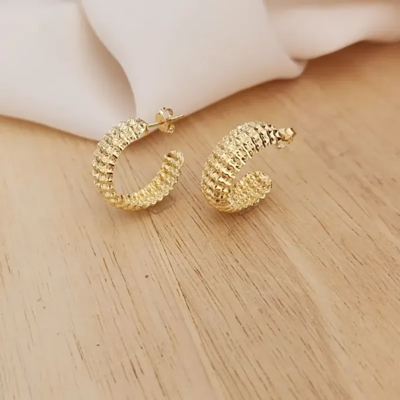 BRINCO ARGOLA TRABALHADA MÉDIA