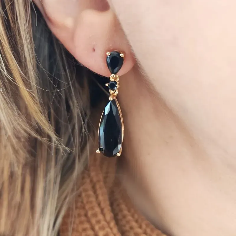 BRINCO DOURADO GOTA COM PEDRAS NEGRAS