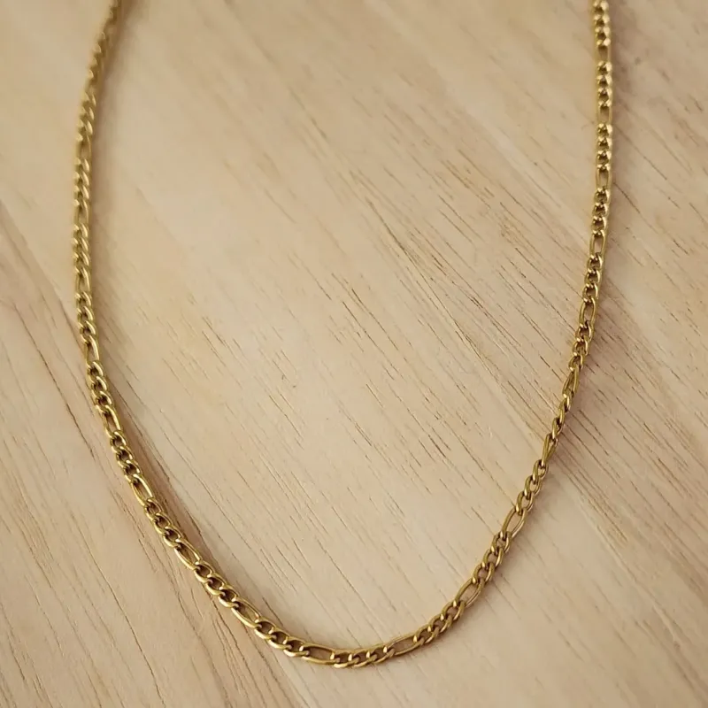 COLAR AÇO  DOURADO TRÊS POR UM MASCULINO 60CM