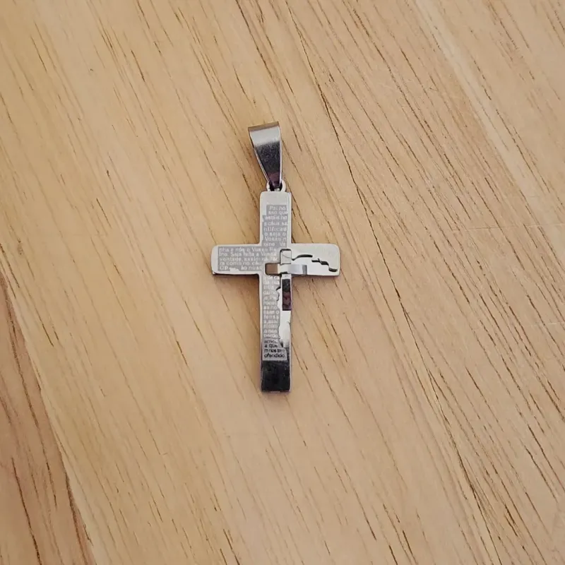 PINGENTE AÇO CRUZ PAI NOSSO DETALHE