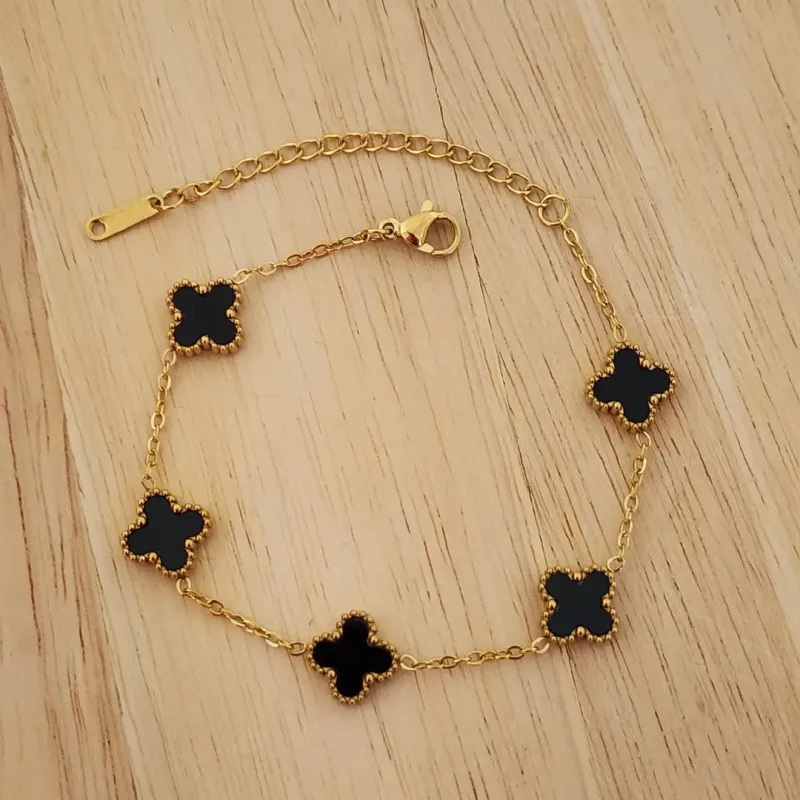 PULSEIRA AÇO DOURADA CINCO TREVOS PRETO M