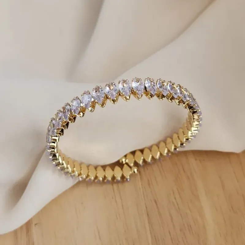 BRACELETE MALEÁVEL BANHO OURO CRAVEJADO EM NAVETES