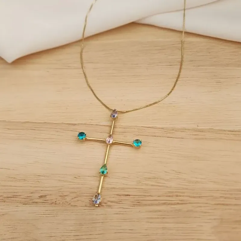 COLAR DOURADO CRUZ ZIRCÔNIAS MULTICOLORIDAS