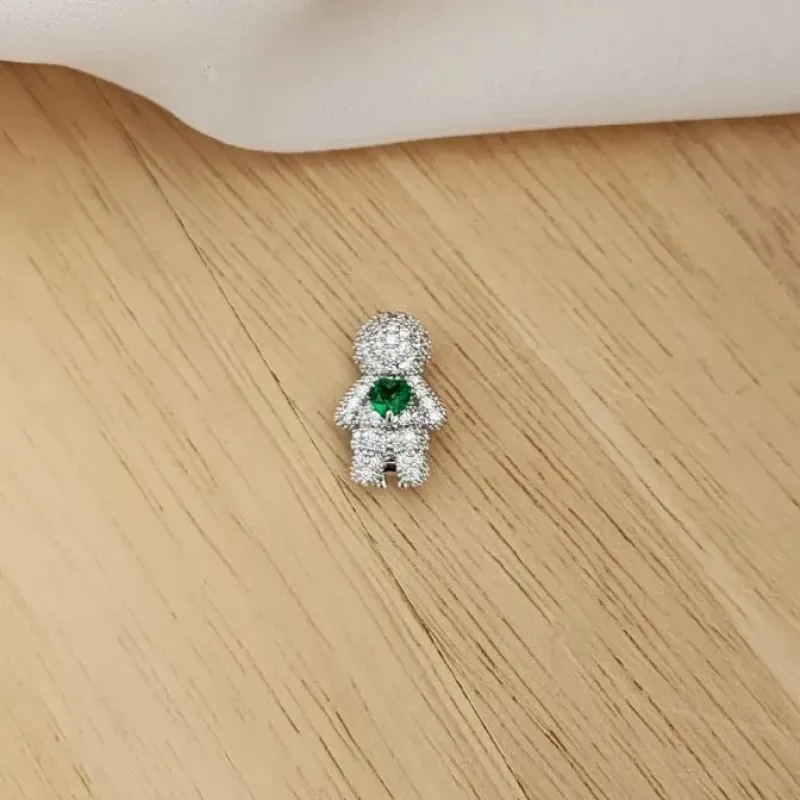 PINGENTE CHARM RÓDIO BRANCO MENINO CRAVEJADO EM ZIRCÔNIAS