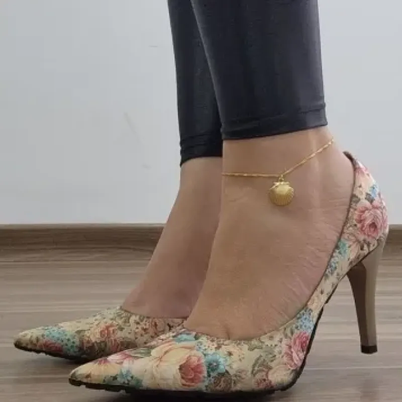 TORNOZELEIRA COM PINGENTE DOURADO CONCHA