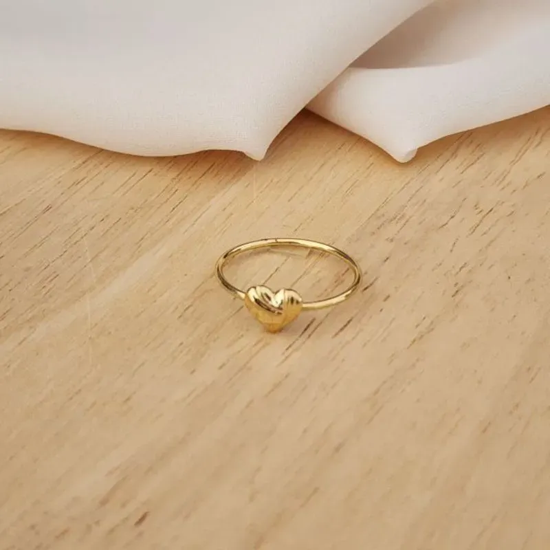 ANEL CORAÇÃO COM DETALHE BANHO DOURADO