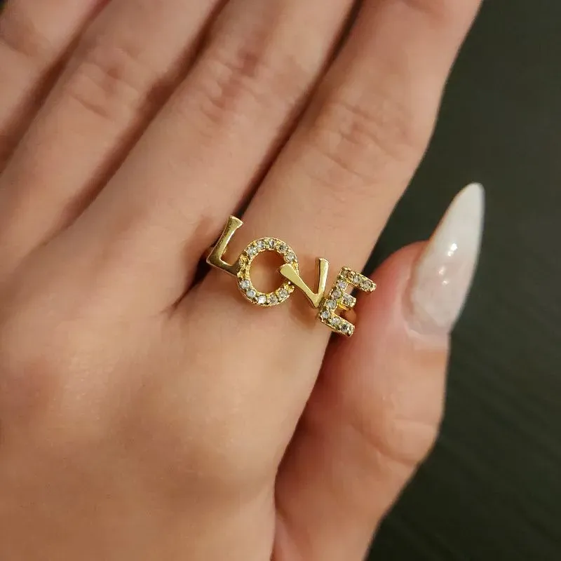 ANEL DOURADO LOVE CRAVEJADO MICROZIRCÔNIAS CRISTAL