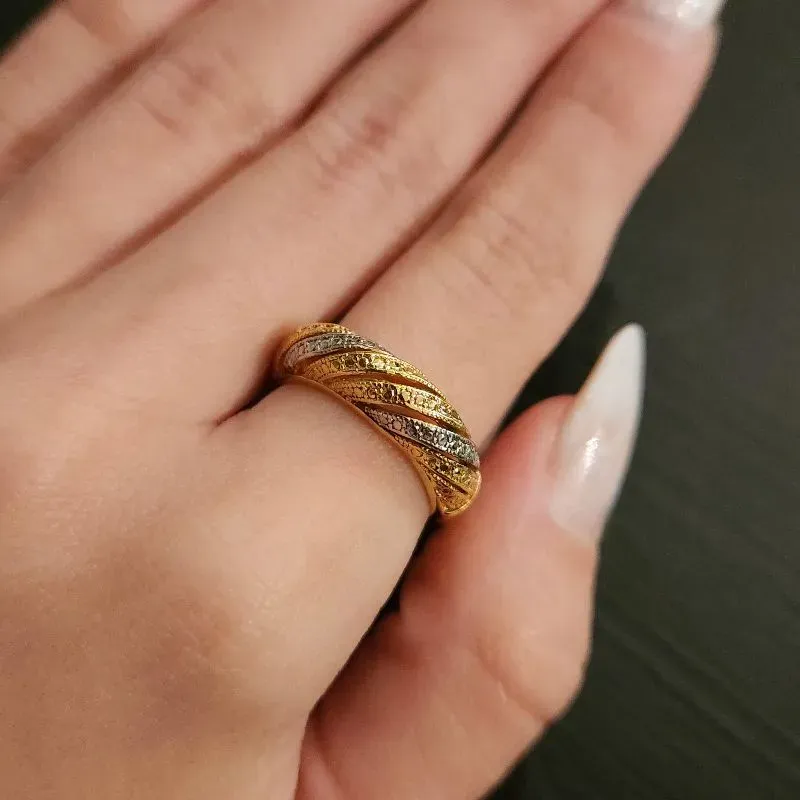 ANEL DOURADO TRABALHADO TRÊS BANHOS