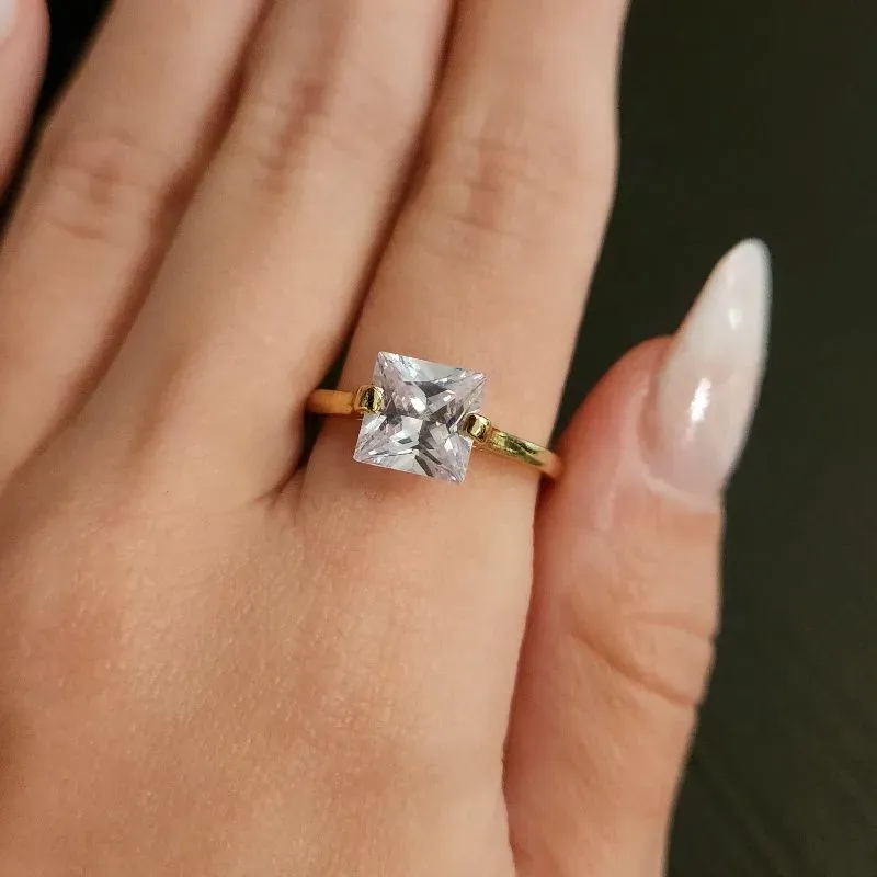 ANEL DOURADO ZIRCÔNIA CRISTAL QUADRADA