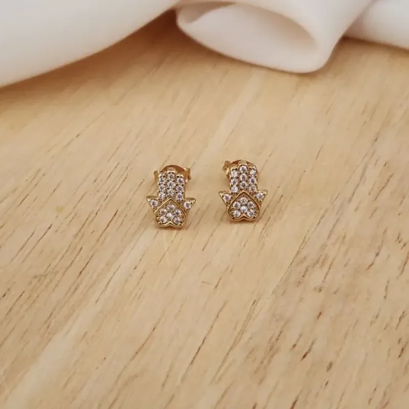 BRINCO DOURADO MÃO DE FÁTIMA CRAEJADO EM MICROZIRCÔNIAS