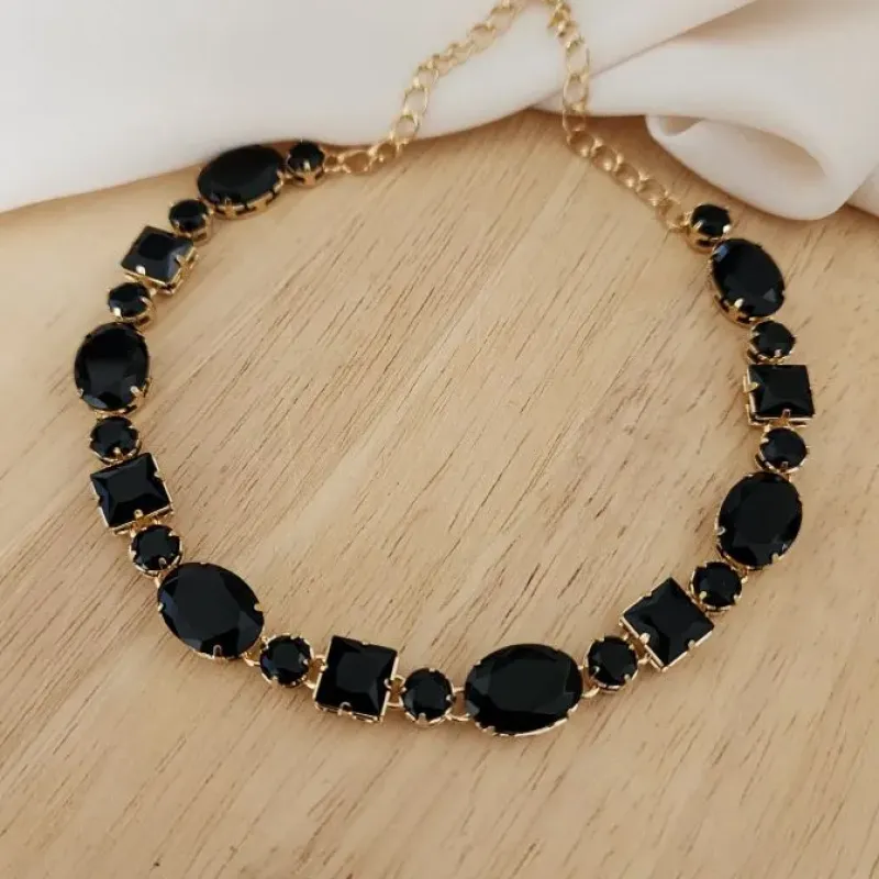 COLAR CHOKER LUXO PEDRAS FORMAS PRETAS