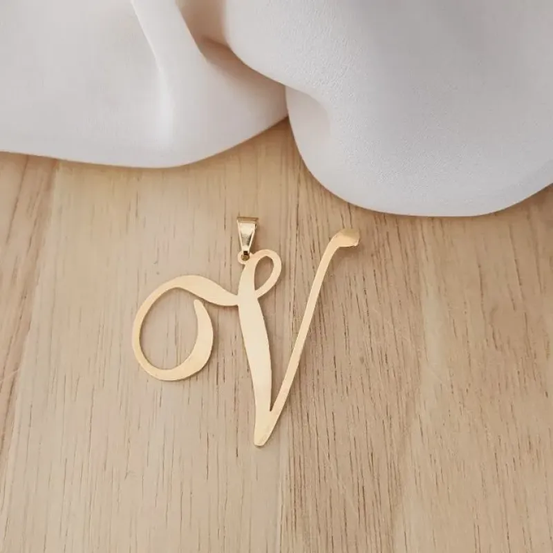 PINGENTE LETRA V 4CM