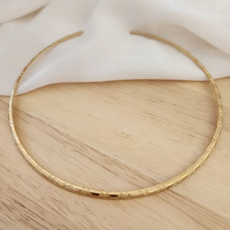 COLAR GARGANTILHA AÇO DOURADA DETALHES BORBOLETAS